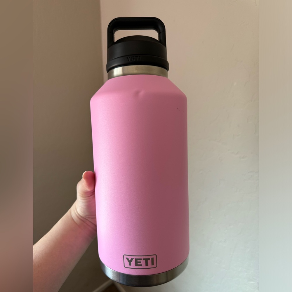Yeti 64oz water bottle